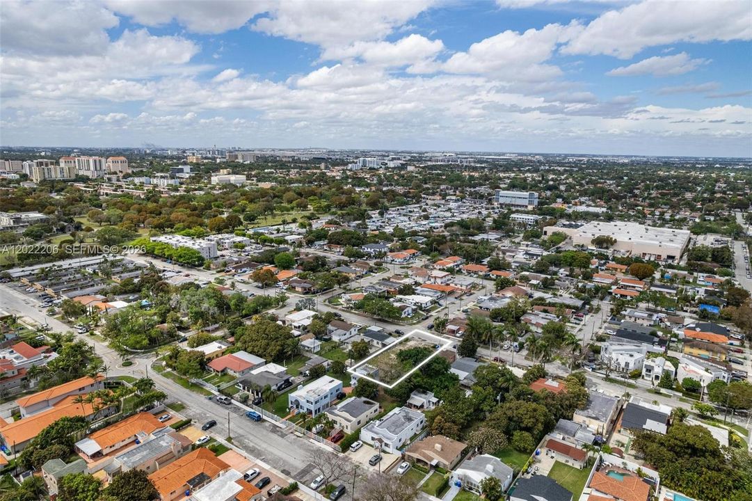 待售: $749,000 (0.50 acres)