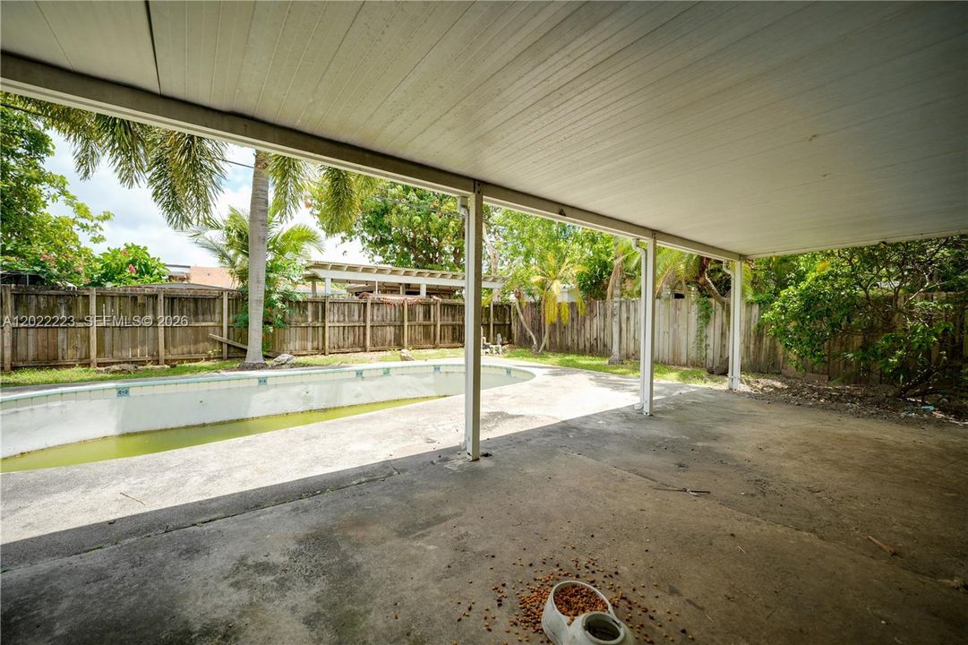 Activo con contrato: $600,000 (3 camas, 2 baños, 1688 Pies cuadrados)