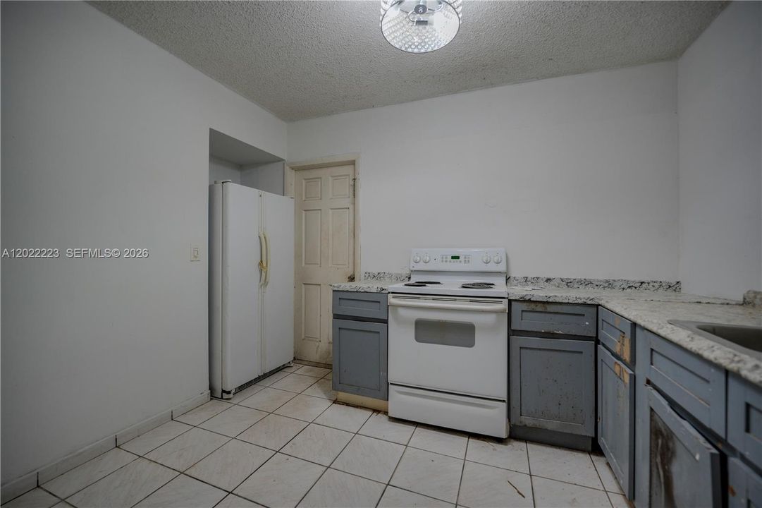 Activo con contrato: $600,000 (3 camas, 2 baños, 1688 Pies cuadrados)