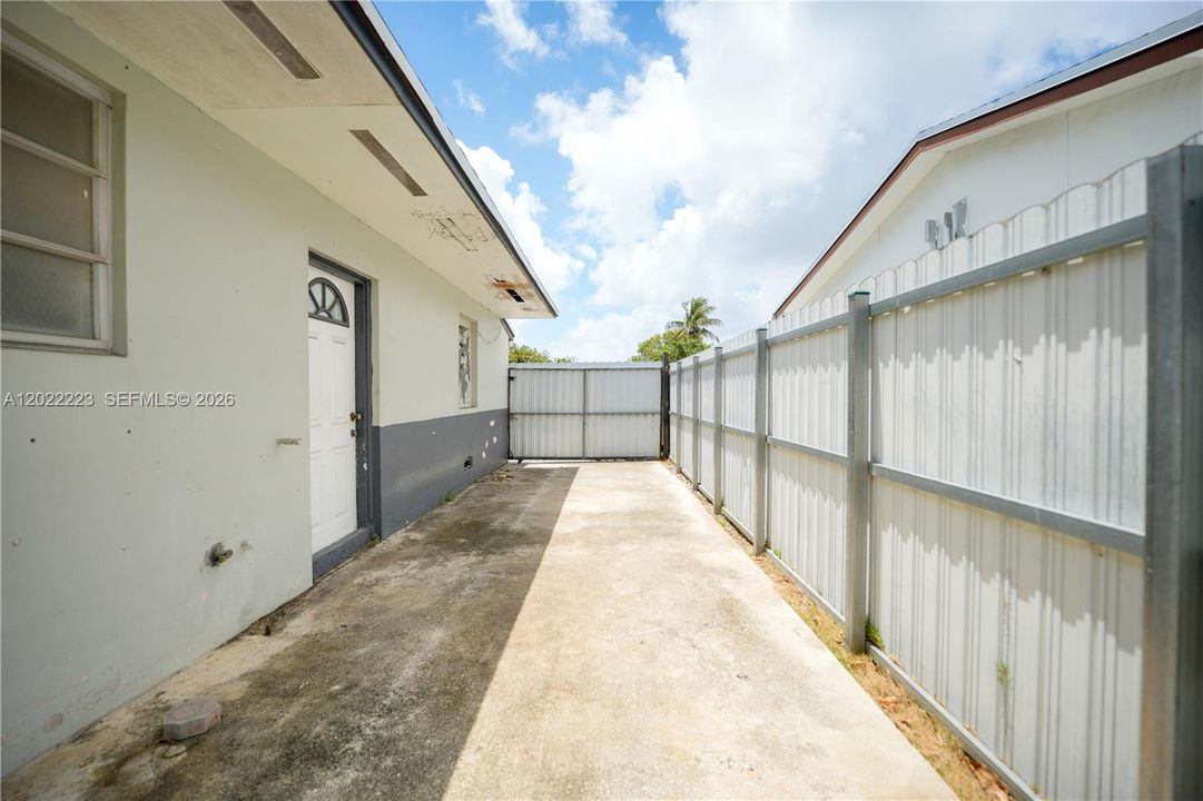 side yard for trailer or boat