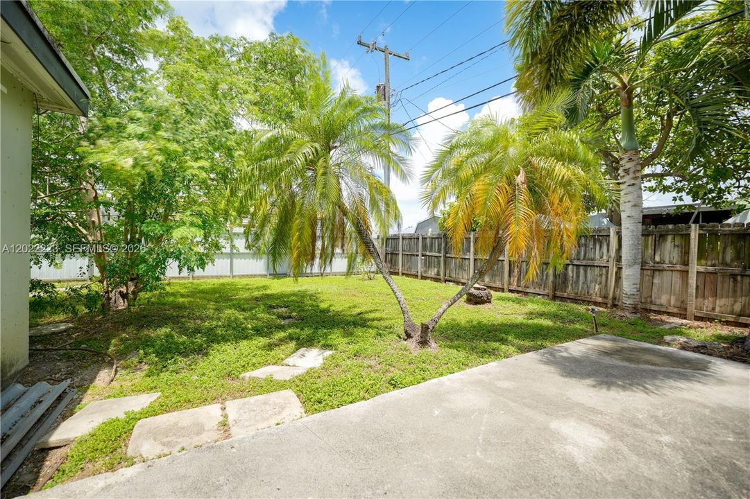Activo con contrato: $600,000 (3 camas, 2 baños, 1688 Pies cuadrados)