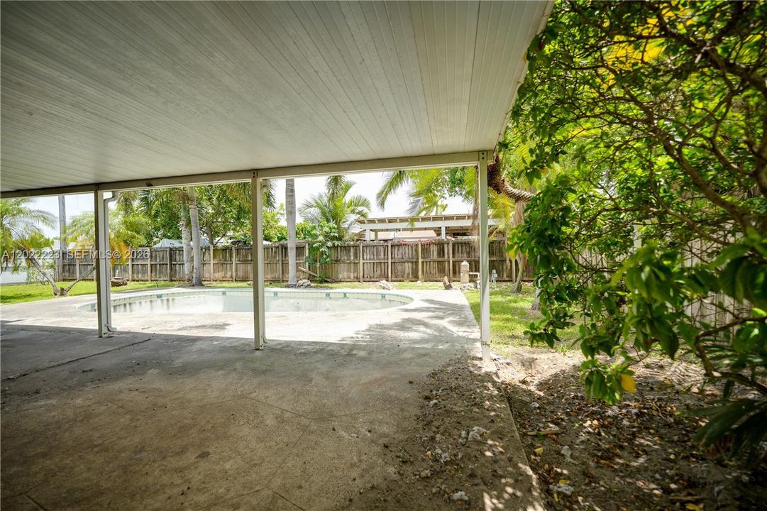 Activo con contrato: $600,000 (3 camas, 2 baños, 1688 Pies cuadrados)
