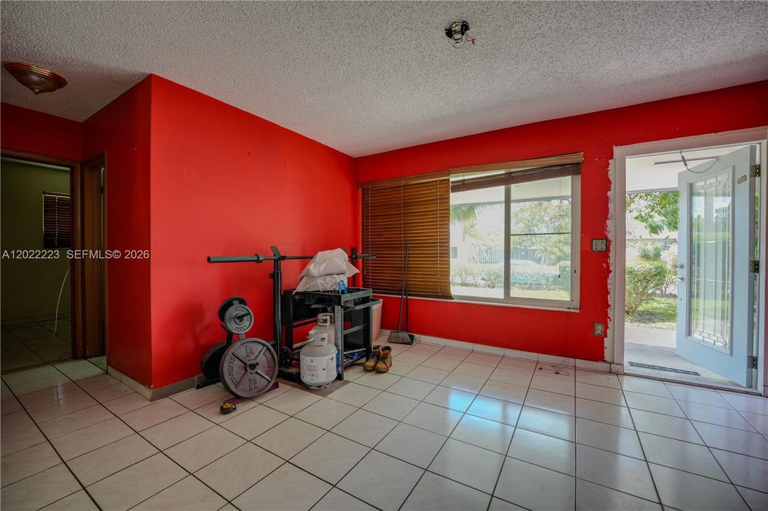 Activo con contrato: $600,000 (3 camas, 2 baños, 1688 Pies cuadrados)