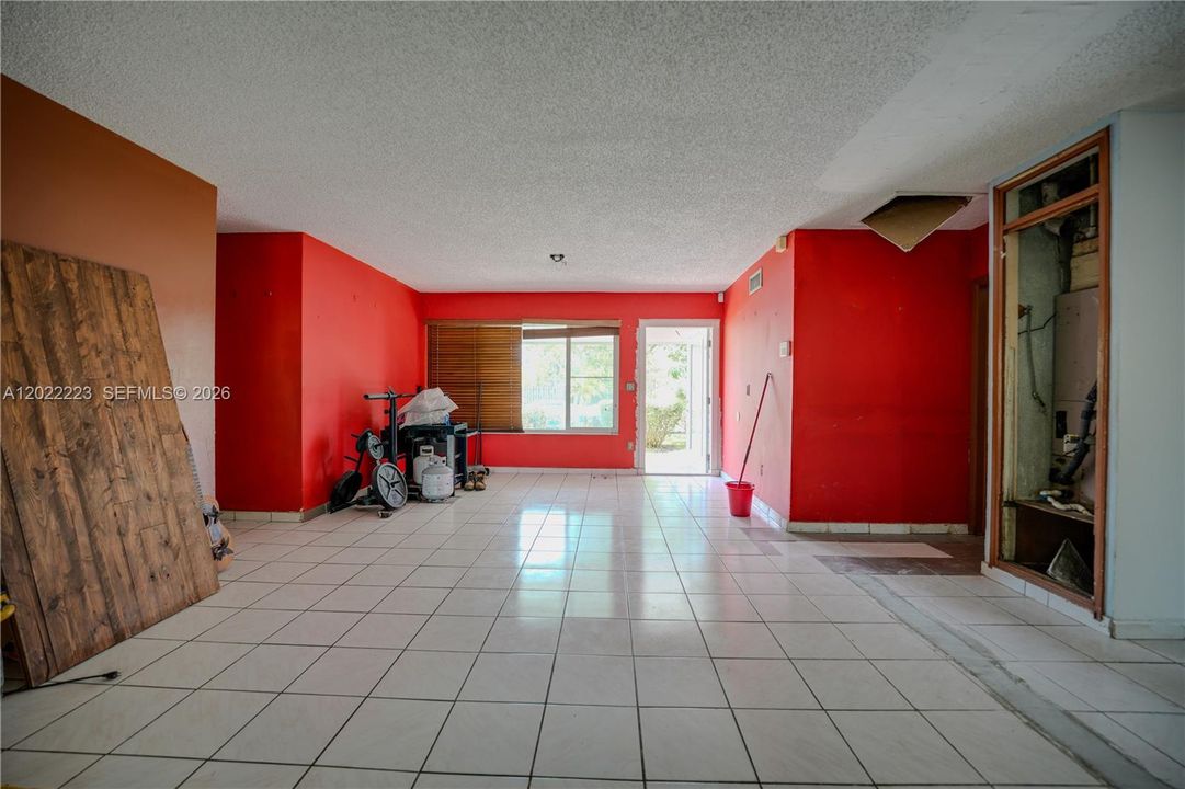 Activo con contrato: $600,000 (3 camas, 2 baños, 1688 Pies cuadrados)