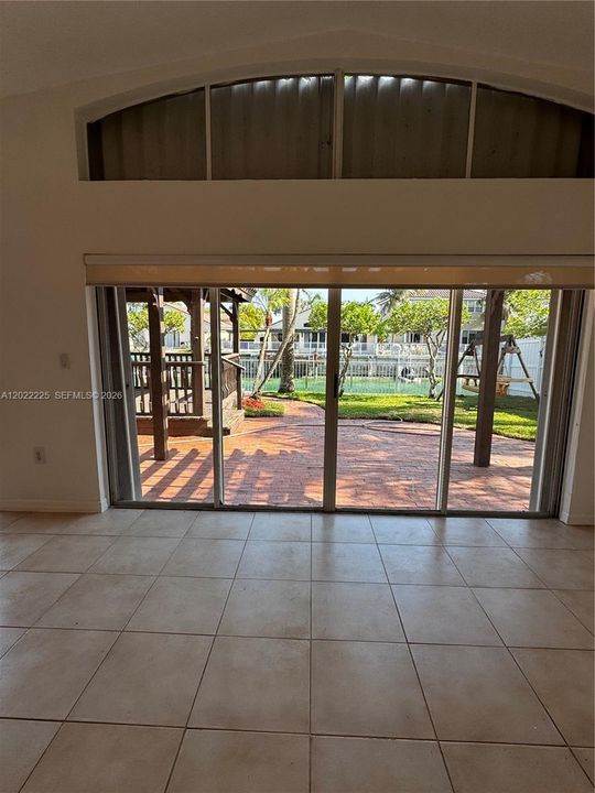 В аренду: $3,950 (3 спален, 2 ванн, 1621 Квадратных фут)