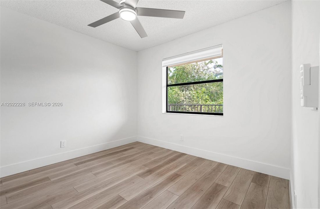 For Sale: $190,000 (2 beds, 2 baths, 815 Square Feet)