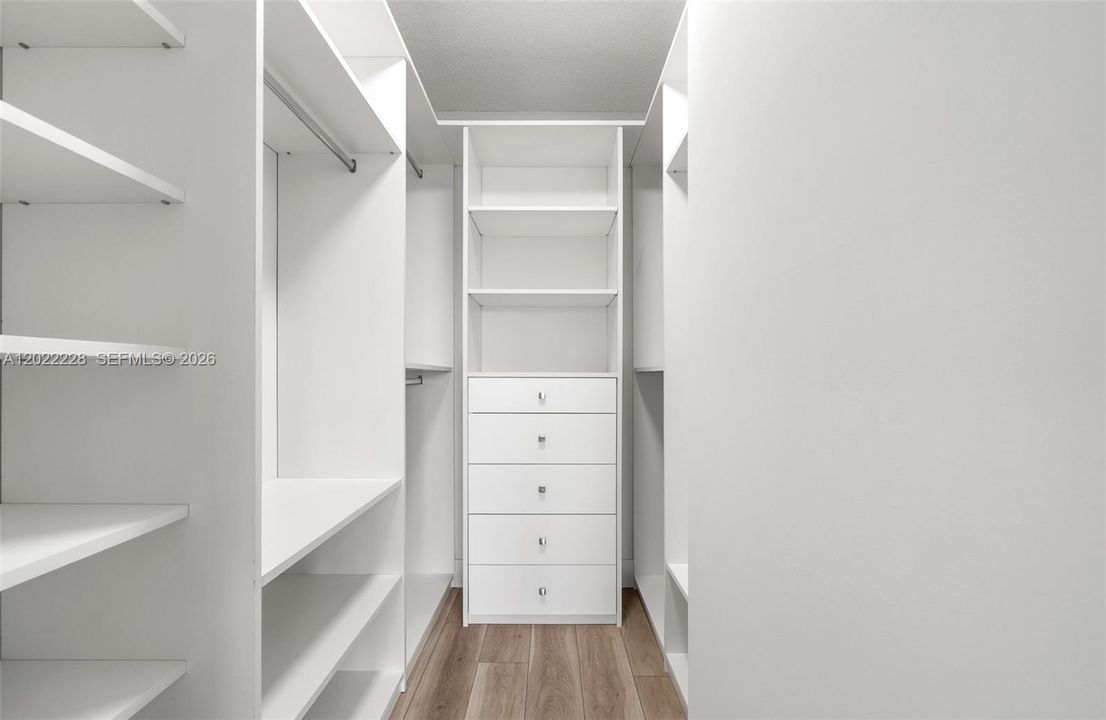 For Sale: $190,000 (2 beds, 2 baths, 815 Square Feet)