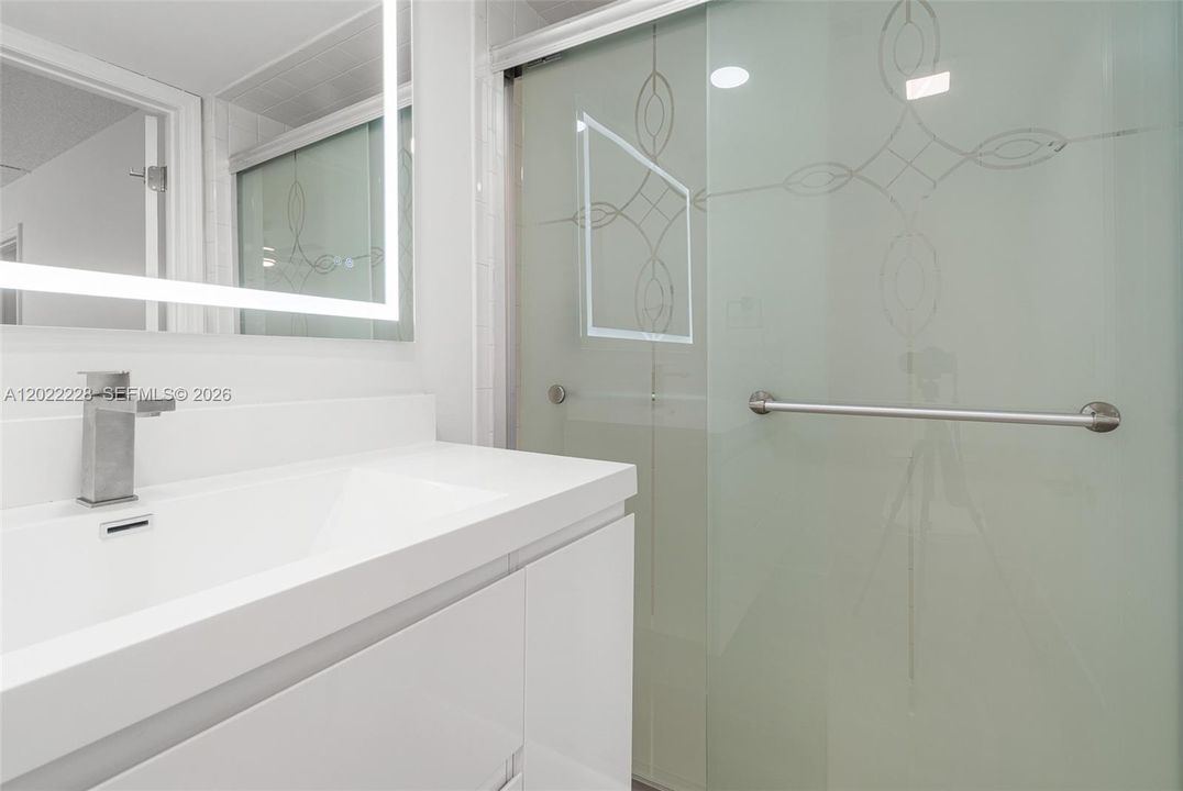For Sale: $190,000 (2 beds, 2 baths, 815 Square Feet)