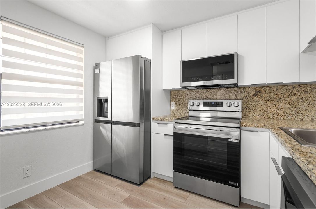 For Sale: $190,000 (2 beds, 2 baths, 815 Square Feet)