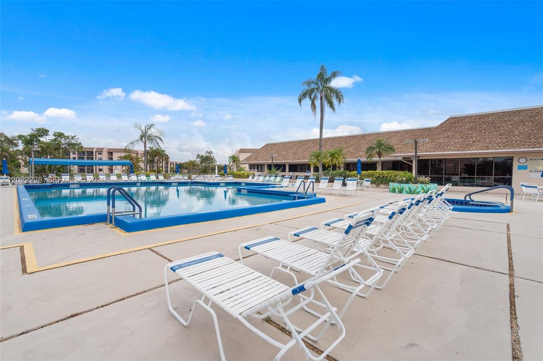 For Sale: $190,000 (2 beds, 2 baths, 815 Square Feet)