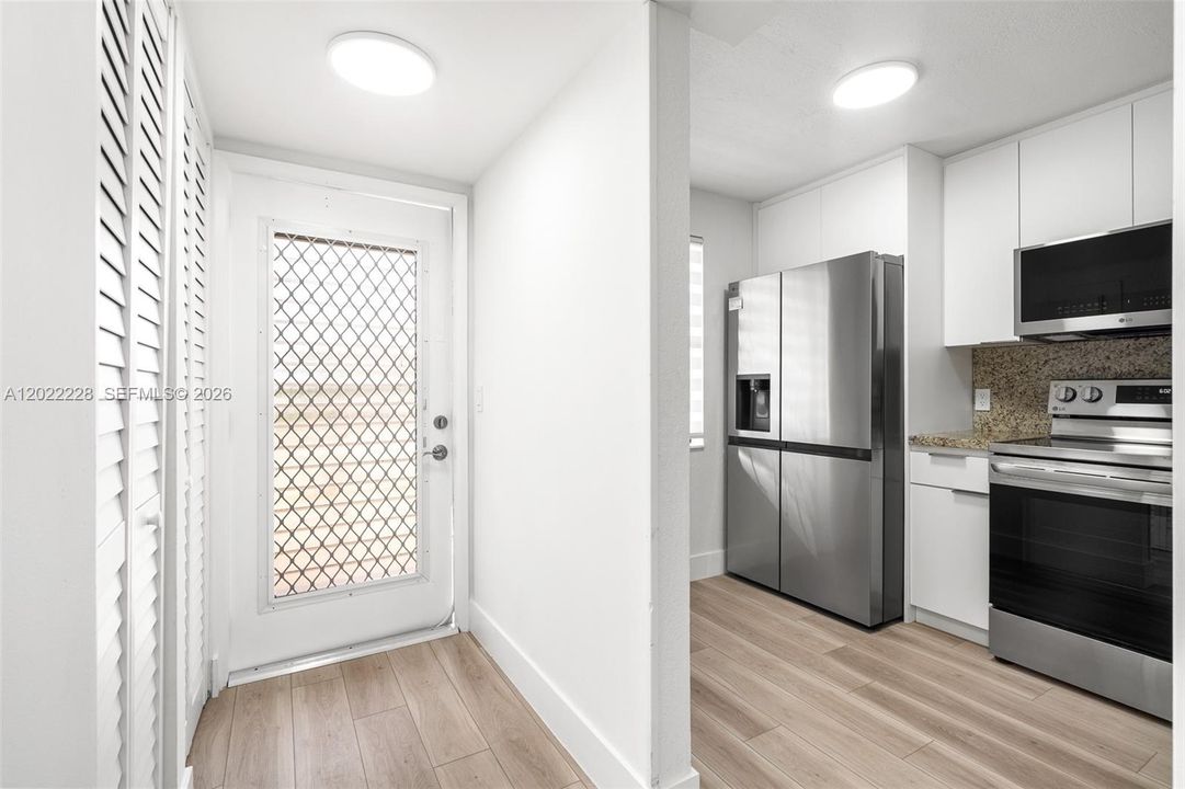 For Sale: $190,000 (2 beds, 2 baths, 815 Square Feet)