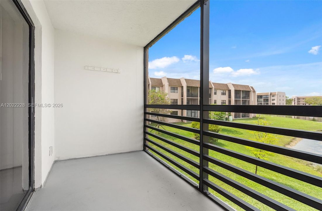 For Sale: $190,000 (2 beds, 2 baths, 815 Square Feet)