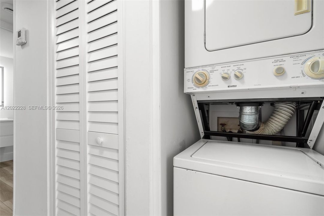 For Sale: $190,000 (2 beds, 2 baths, 815 Square Feet)