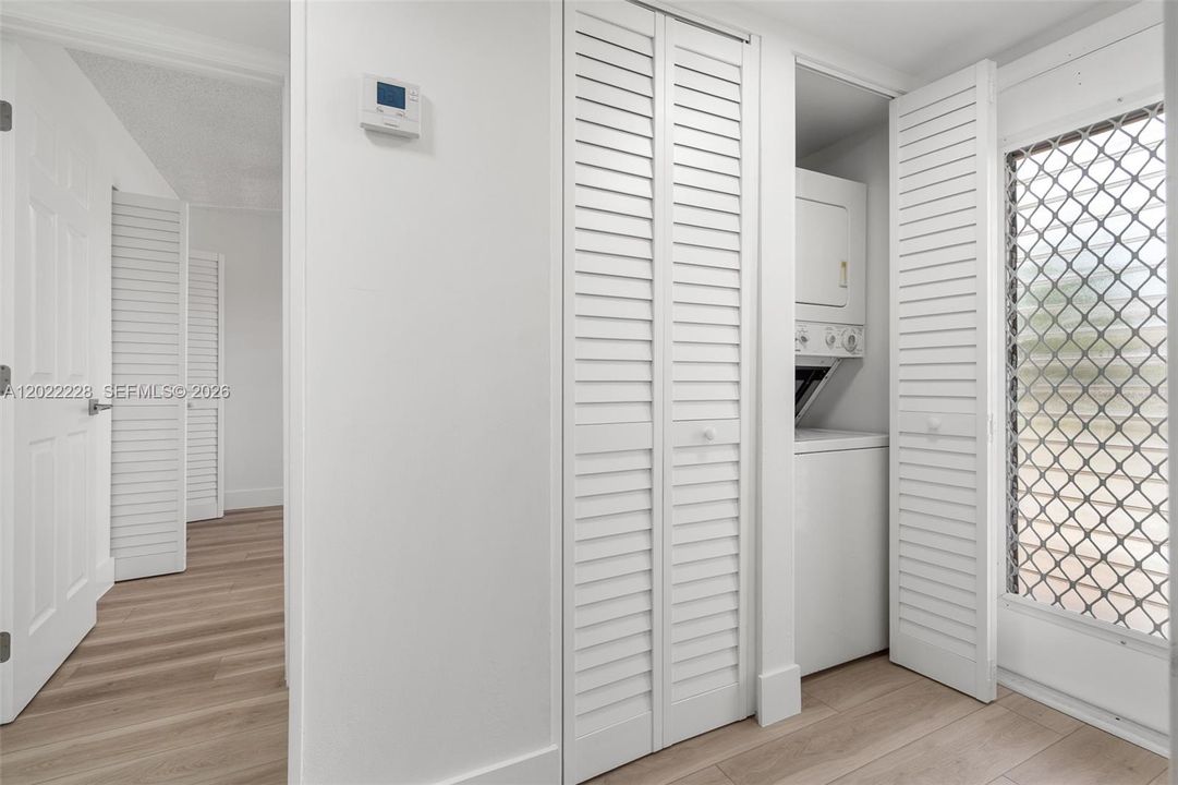 For Sale: $190,000 (2 beds, 2 baths, 815 Square Feet)