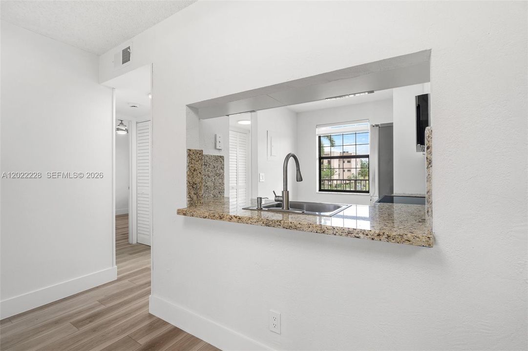 For Sale: $190,000 (2 beds, 2 baths, 815 Square Feet)