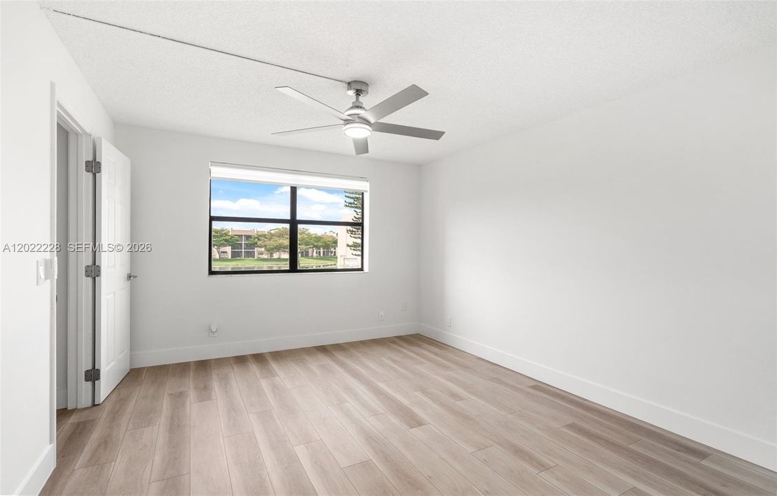 For Sale: $190,000 (2 beds, 2 baths, 815 Square Feet)