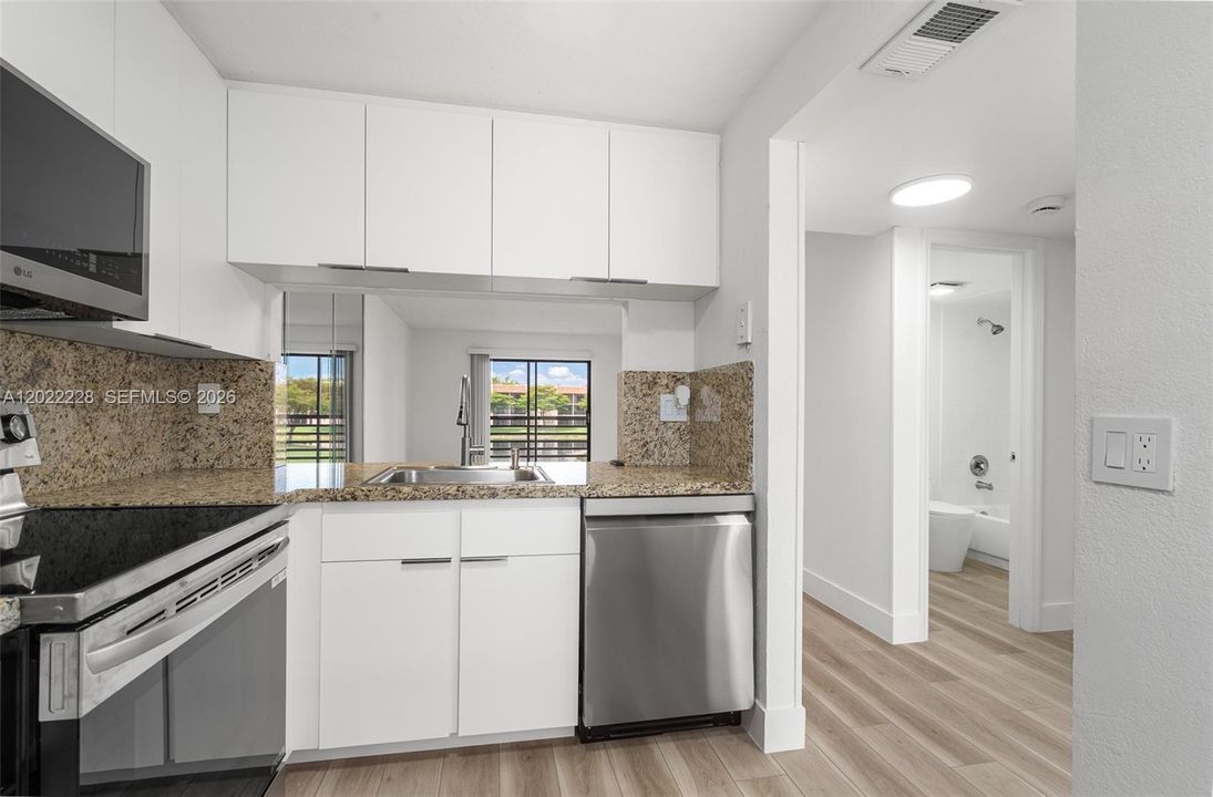 For Sale: $190,000 (2 beds, 2 baths, 815 Square Feet)