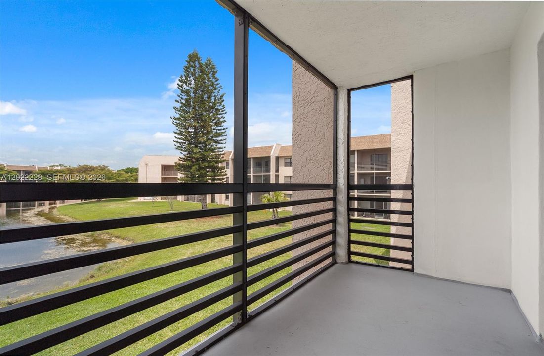 For Sale: $190,000 (2 beds, 2 baths, 815 Square Feet)
