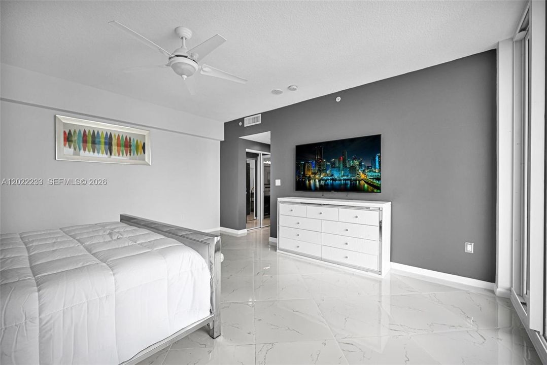 На продажу: $999,999 (2 спален, 2 ванн, 1800 Квадратных фут)