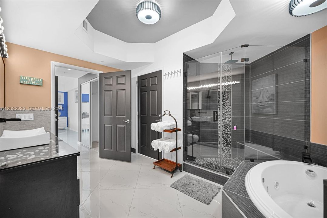 На продажу: $999,999 (2 спален, 2 ванн, 1800 Квадратных фут)