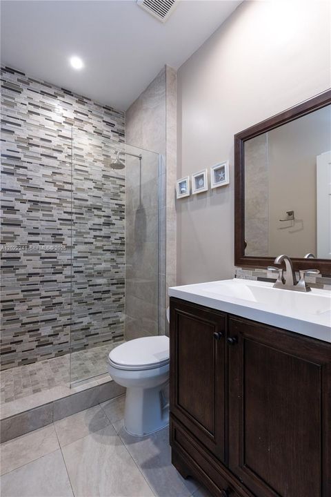 For Sale: $1,670,000 (6 beds, 4 baths, 3696 Square Feet)