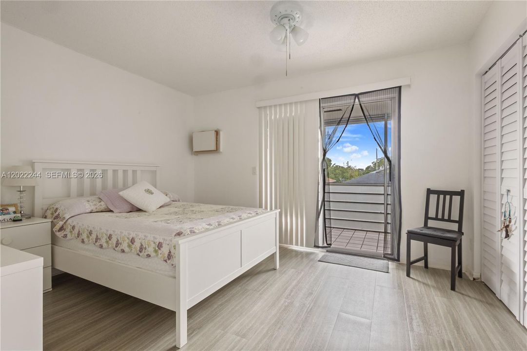 For Sale: $72,000 (1 beds, 1 baths, 585 Square Feet)