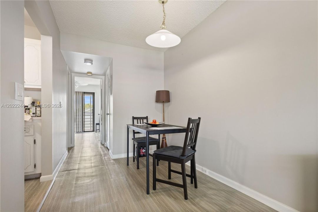 For Sale: $72,000 (1 beds, 1 baths, 585 Square Feet)