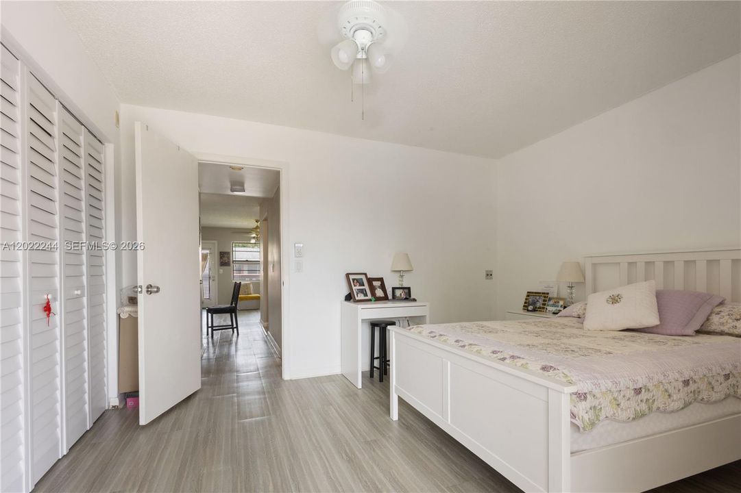 For Sale: $72,000 (1 beds, 1 baths, 585 Square Feet)