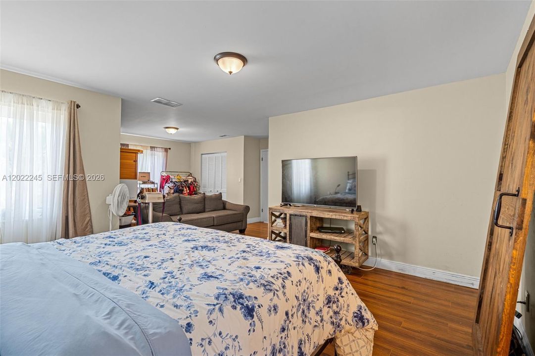 For Sale: $765,000 (4 beds, 2 baths, 2271 Square Feet)