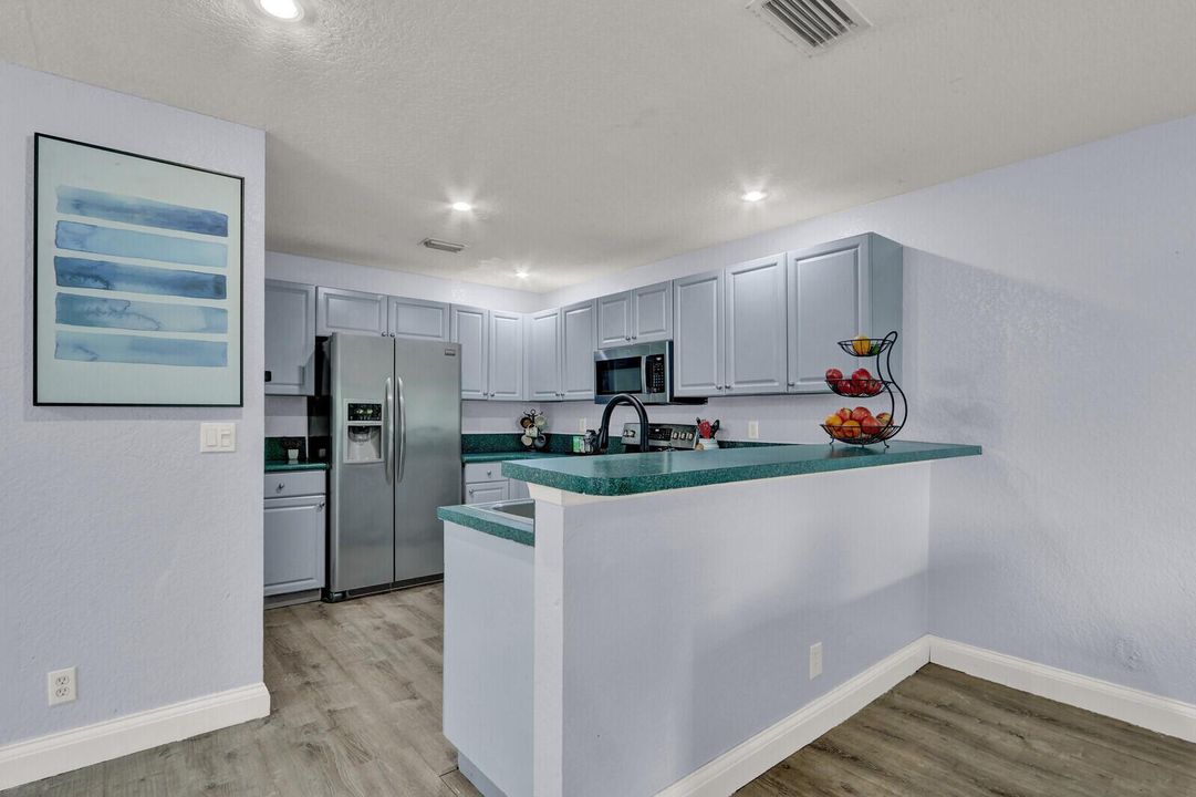 kitchen front with breakfast bar