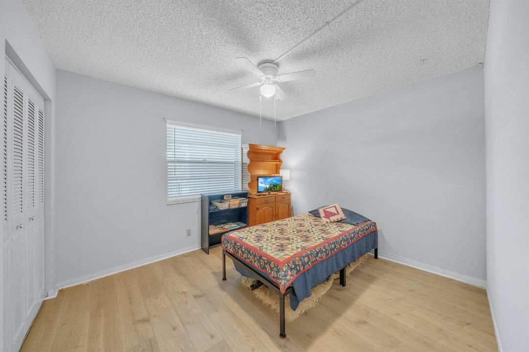 17 Guest Bedroom (1)