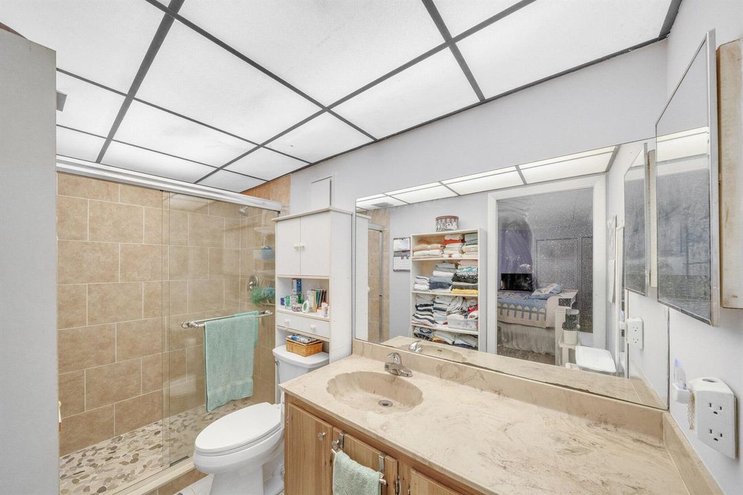 12 Primary Bathroom (1)