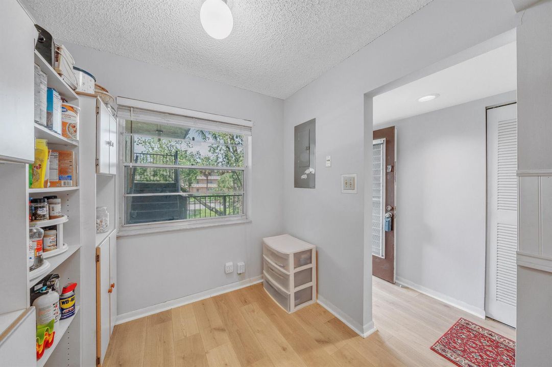 20 Breakfast Nook (2)