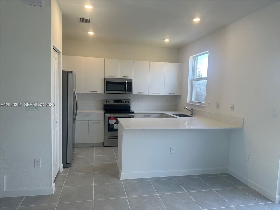 For Rent: $2,900 (3 beds, 2 baths, 1483 Square Feet)