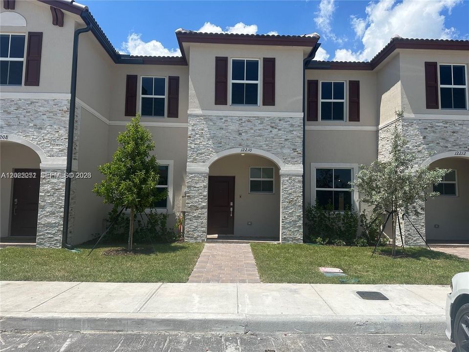 For Rent: $2,900 (3 beds, 2 baths, 1483 Square Feet)