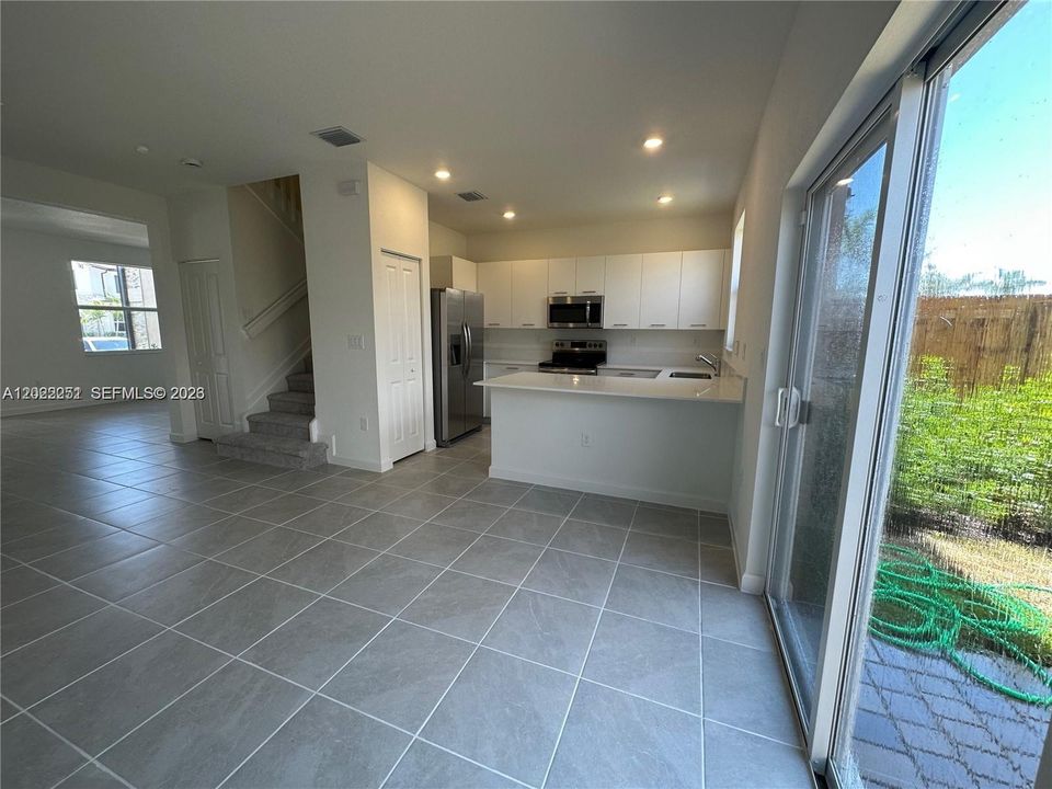 For Rent: $2,900 (3 beds, 2 baths, 1483 Square Feet)