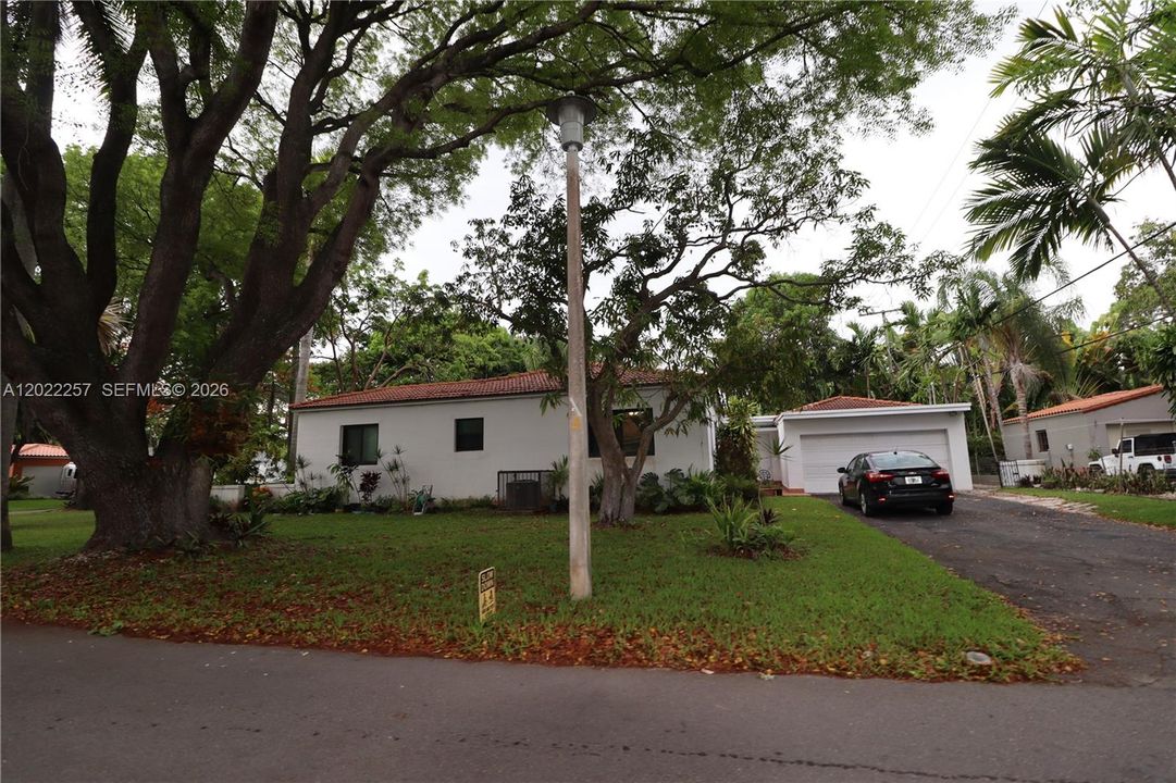 En Venta: $1,695,000 (5 camas, 3 baños, 2436 Pies cuadrados)