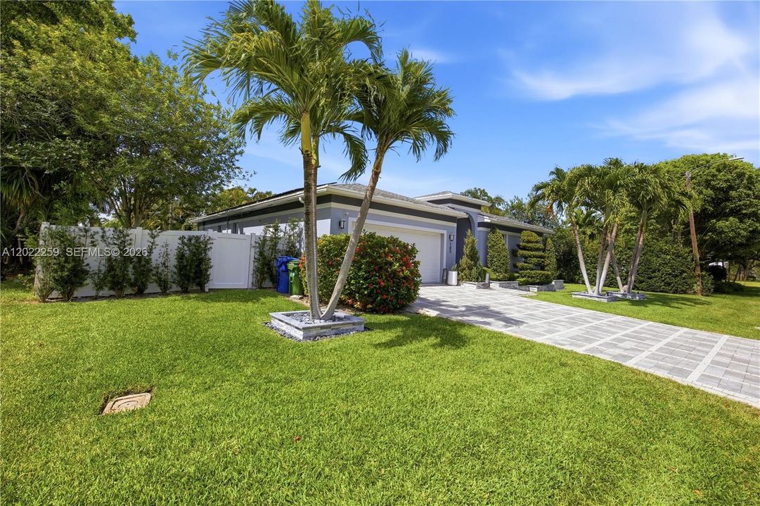 Active With Contract: $1,450,000 (3 beds, 2 baths, 2347 Square Feet)