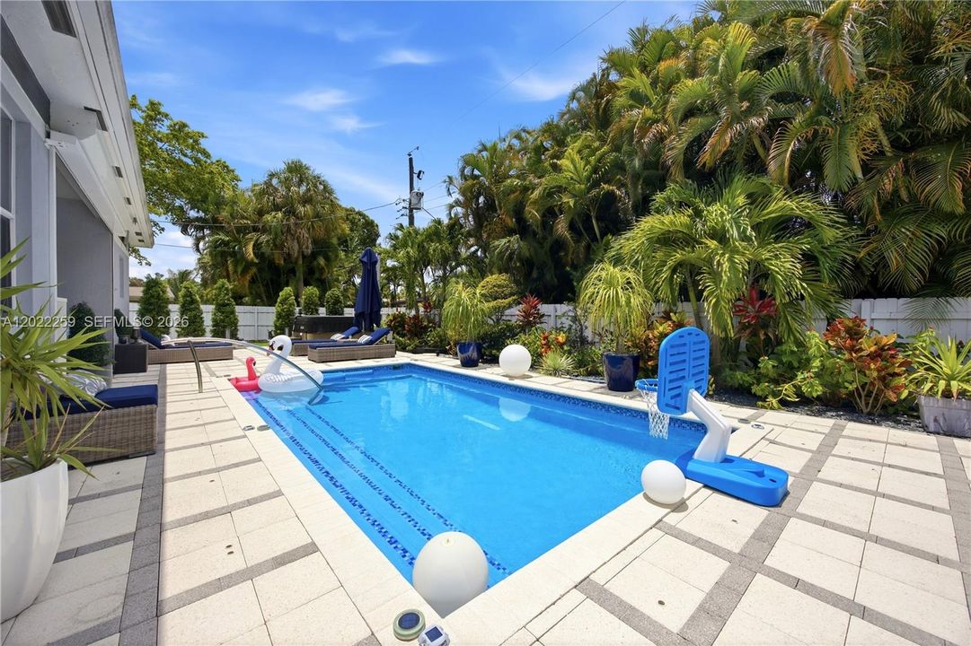 Active With Contract: $1,450,000 (3 beds, 2 baths, 2347 Square Feet)