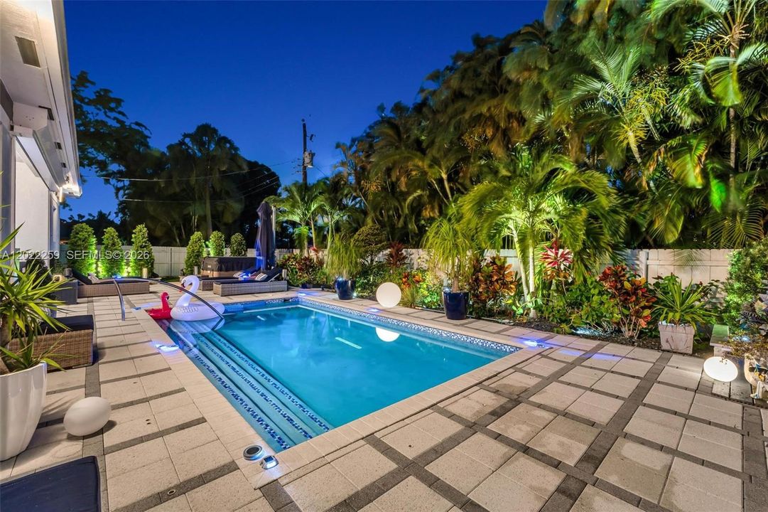 Active With Contract: $1,450,000 (3 beds, 2 baths, 2347 Square Feet)