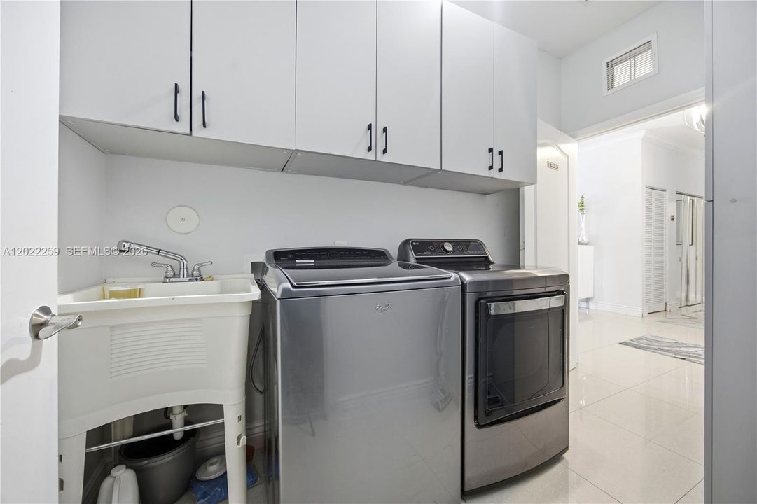 Active With Contract: $1,450,000 (3 beds, 2 baths, 2347 Square Feet)