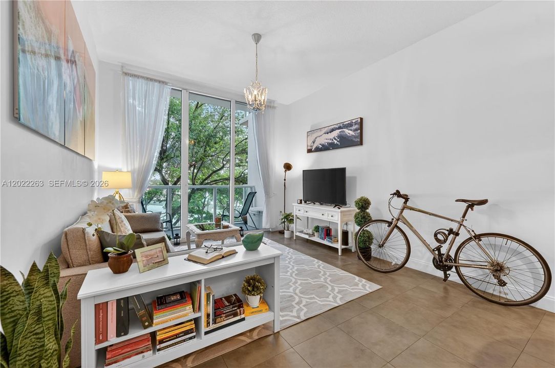 For Sale: $425,000 (1 beds, 1 baths, 775 Square Feet)
