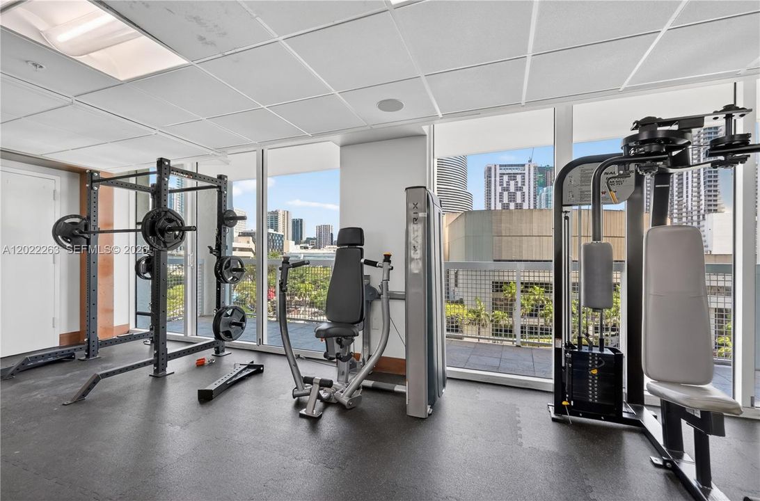 For Sale: $425,000 (1 beds, 1 baths, 775 Square Feet)