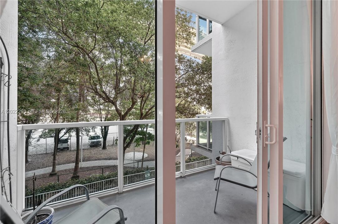 For Sale: $425,000 (1 beds, 1 baths, 775 Square Feet)