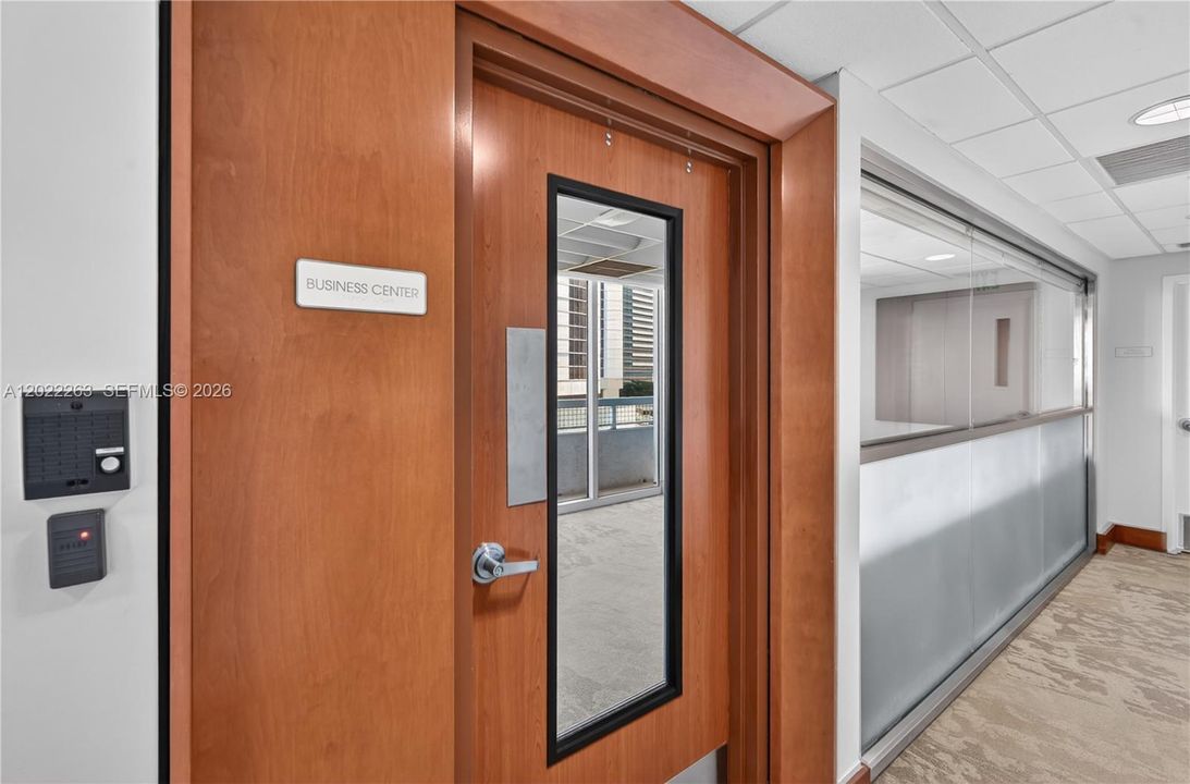 For Sale: $425,000 (1 beds, 1 baths, 775 Square Feet)