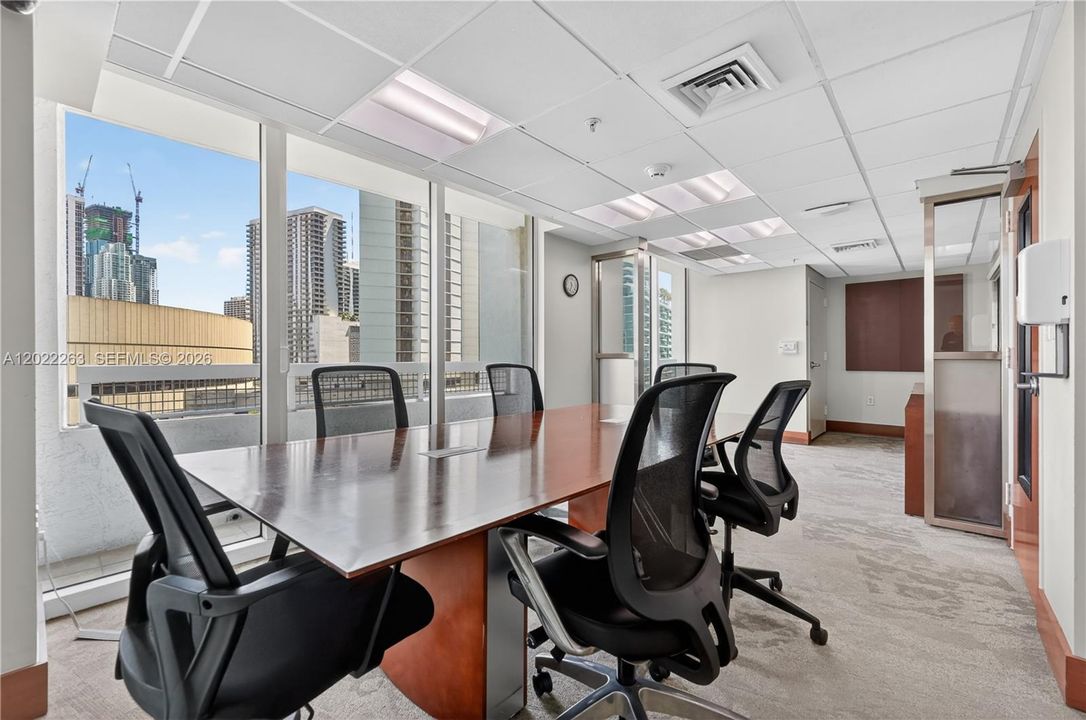 For Sale: $425,000 (1 beds, 1 baths, 775 Square Feet)