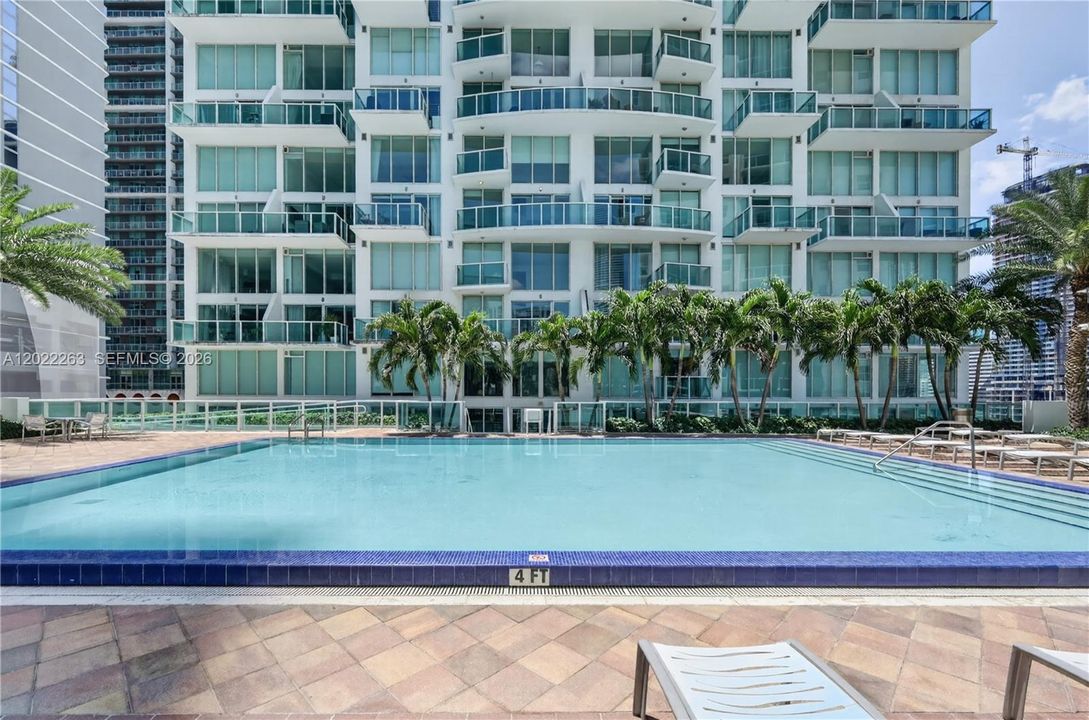 For Sale: $425,000 (1 beds, 1 baths, 775 Square Feet)