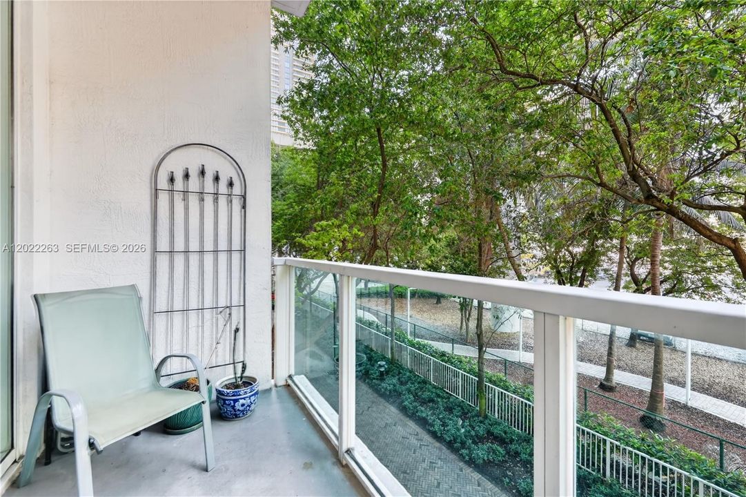 For Sale: $425,000 (1 beds, 1 baths, 775 Square Feet)