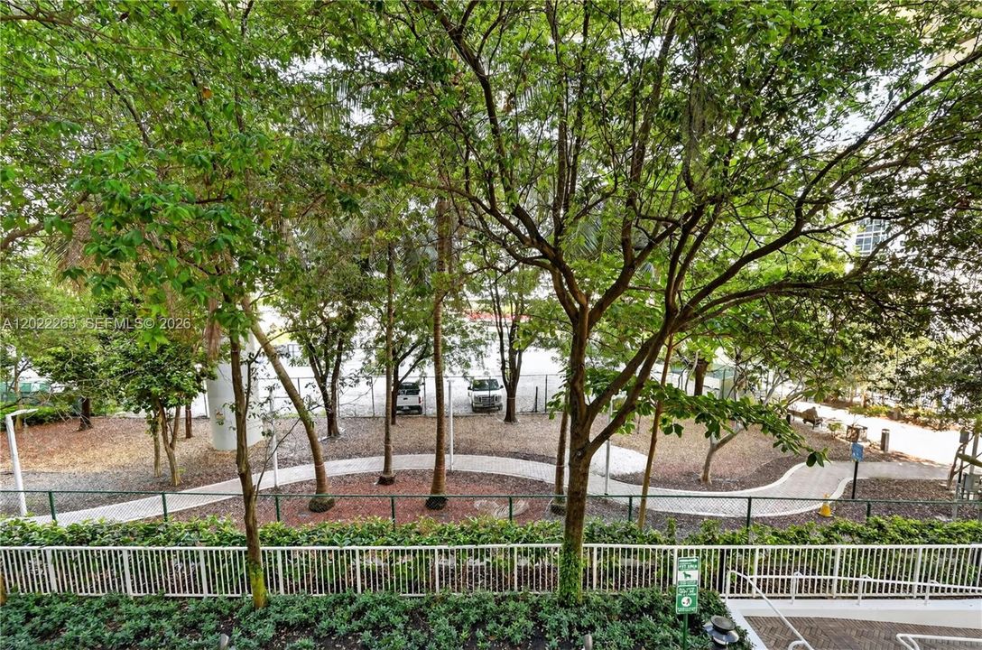 For Sale: $425,000 (1 beds, 1 baths, 775 Square Feet)