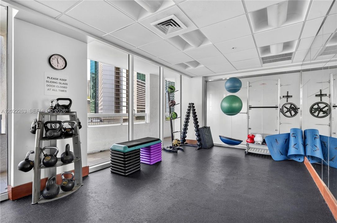 For Sale: $425,000 (1 beds, 1 baths, 775 Square Feet)